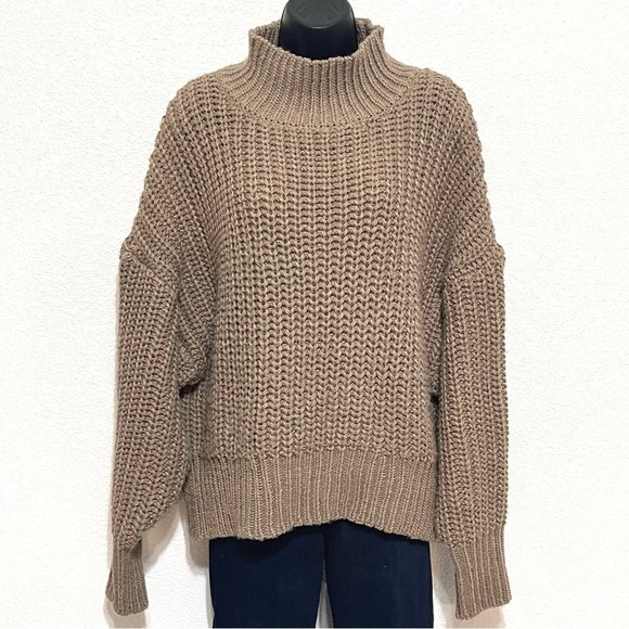 H&M Woman Brown Oversized Turtleneck Knit Sweater Size L - Picture 1 of 15